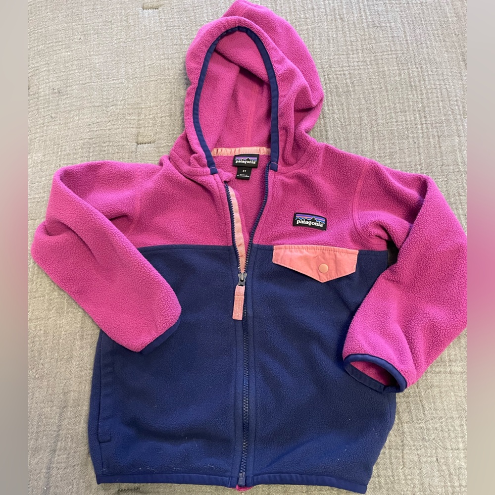 Patagonia toddler Fleece in magenta and Navy